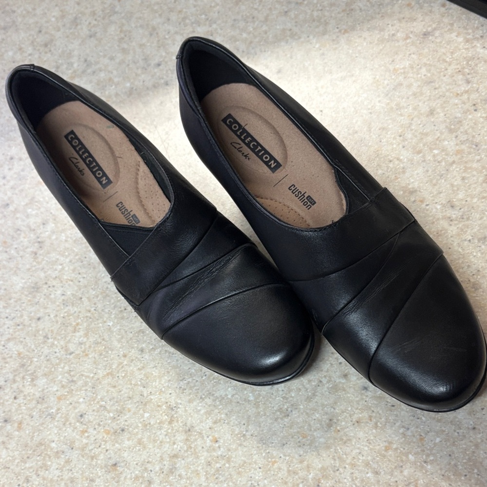 CLARKS Collection Soft Cushion Women's Classic Black Loafers